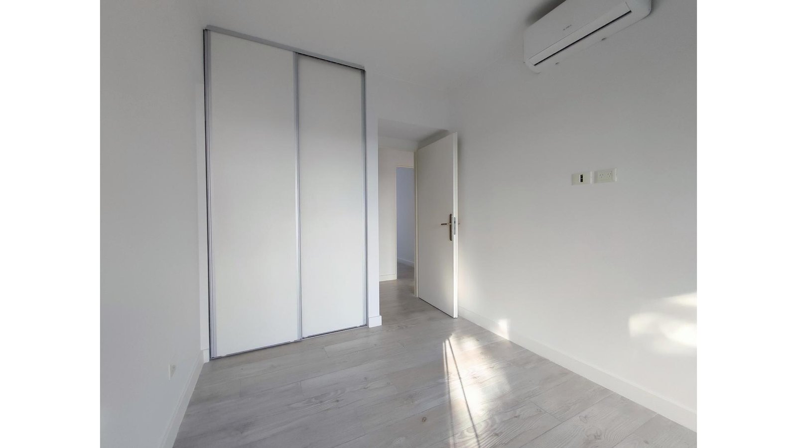 extra_large_66905c405d332-1 Burela 3200 4° – USD340.000 – Departamento – en Venta