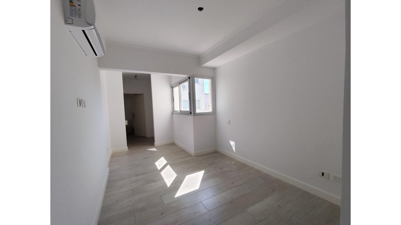 extra_large_679e3bc935481-1 Burela 3200 4° – USD390.000 – Tipo Casa PH – en Venta