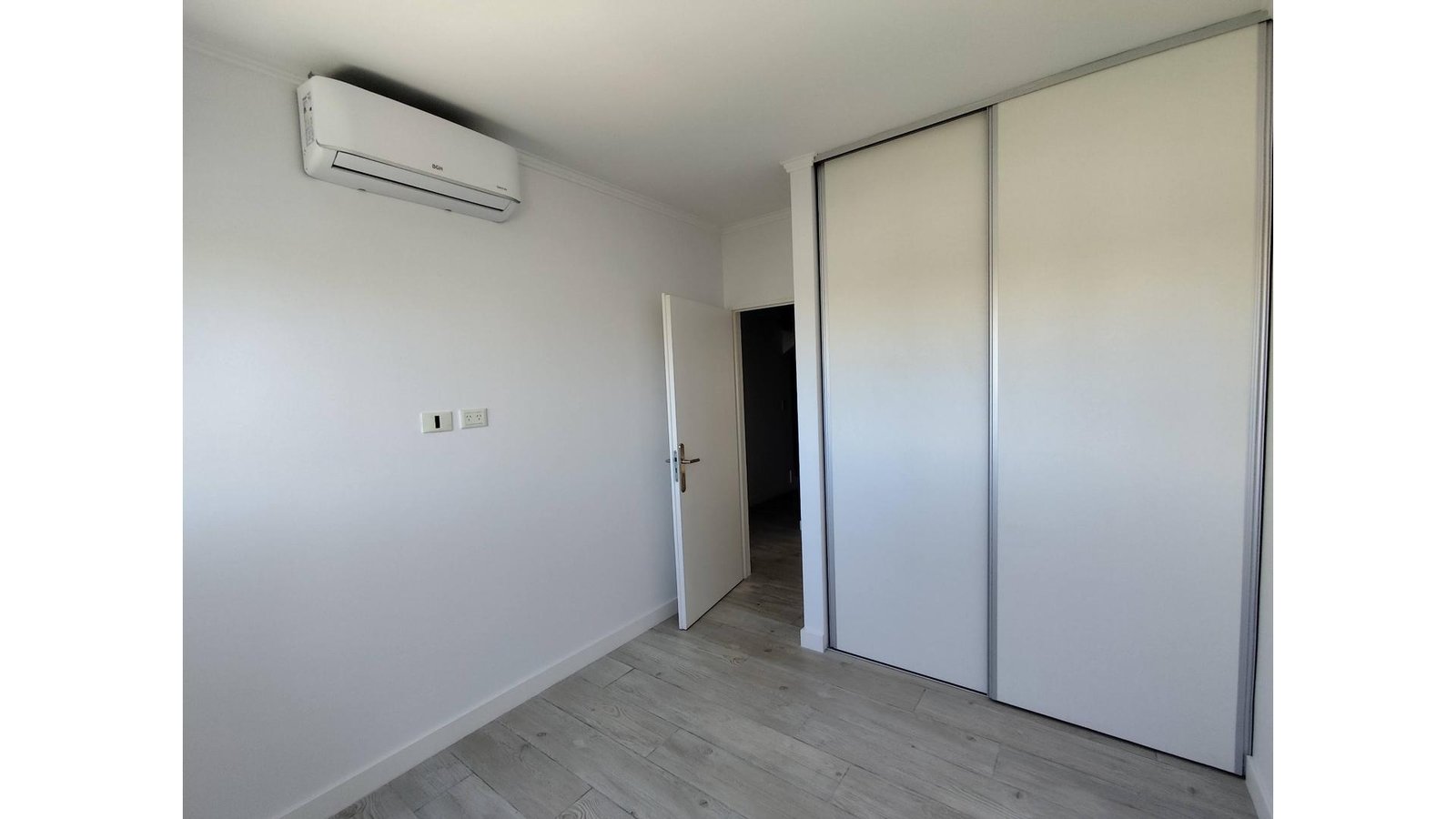 extra_large_679e3bc958997-1 Burela 3200 4° – USD390.000 – Tipo Casa PH – en Venta