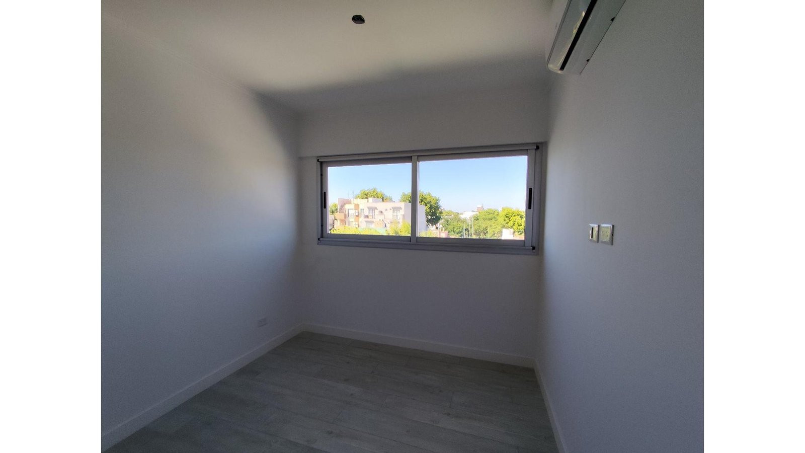 extra_large_679e3bc95f2bf-1 Burela 3200 4° – USD390.000 – Tipo Casa PH – en Venta