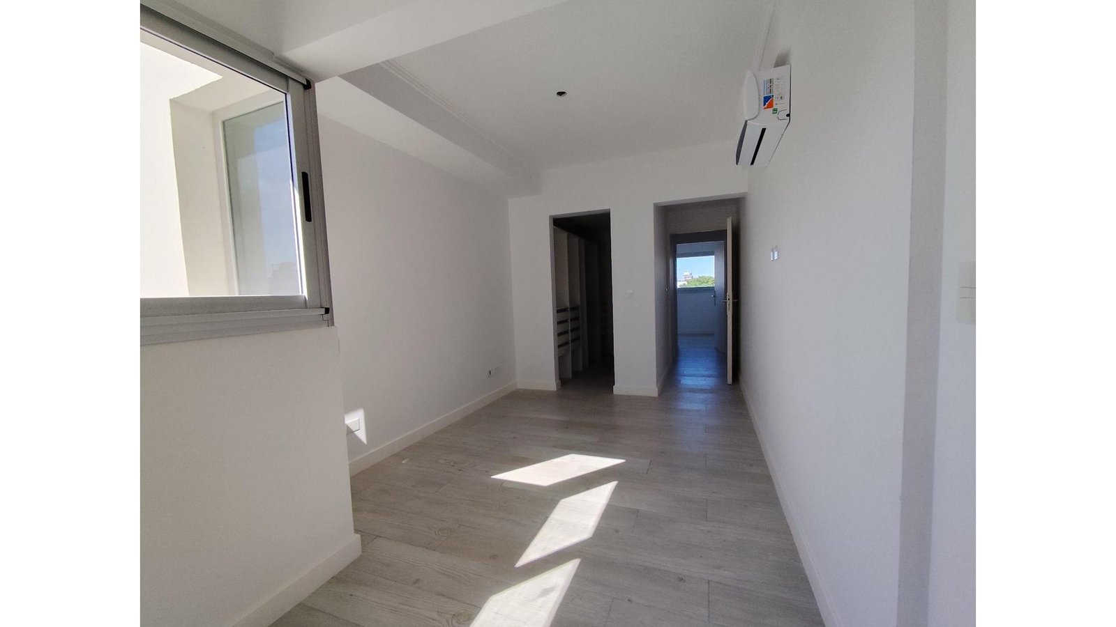 extra_large_679e3bc99773a-1 Burela 3200 4° – USD390.000 – Tipo Casa PH – en Venta
