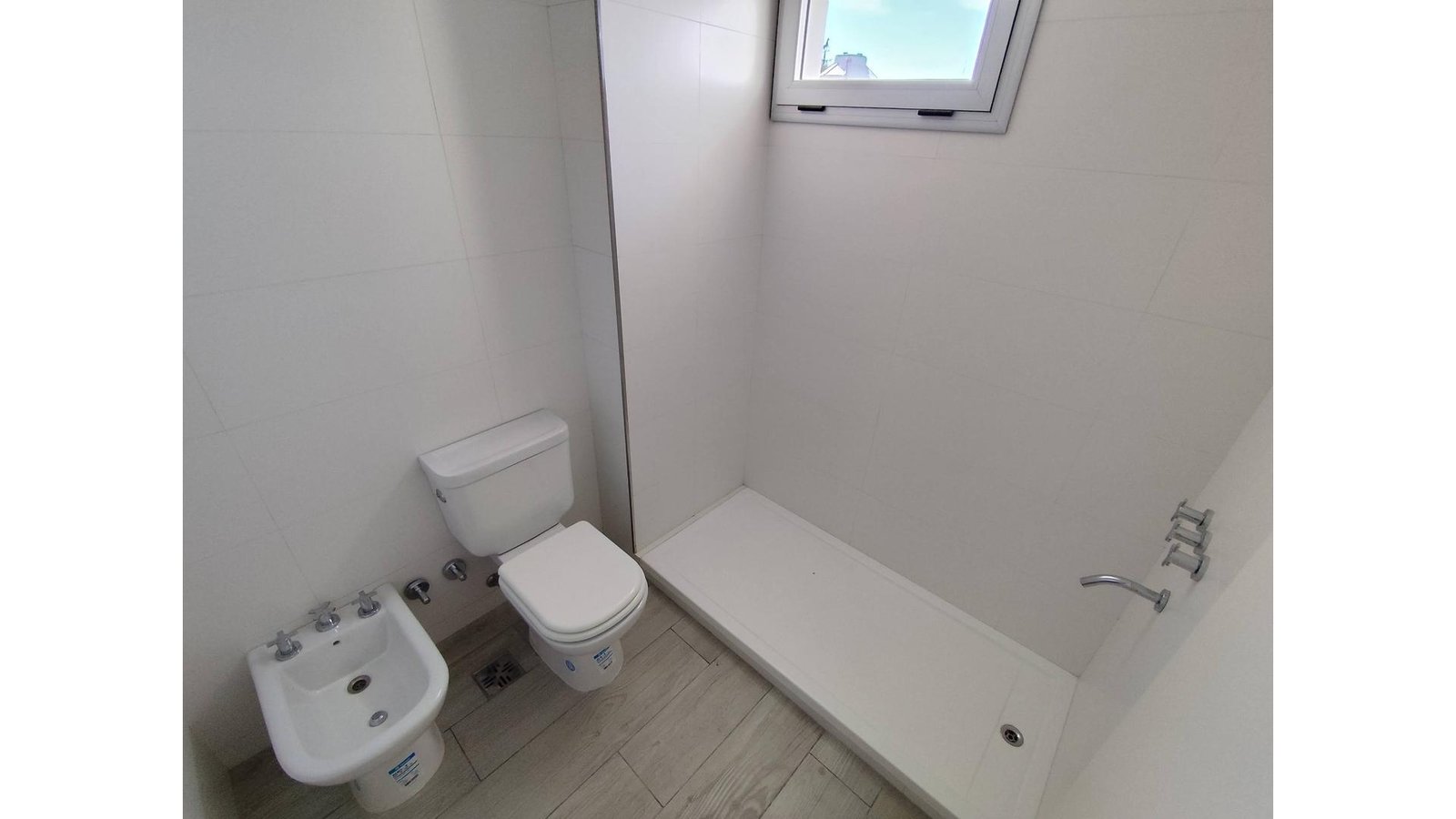 extra_large_679e3bc999d56-1 Burela 3200 4° – USD390.000 – Tipo Casa PH – en Venta